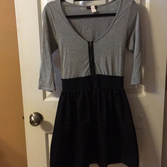 Crimson Ivy Quarter Sleeve Midi Dress - Picture 1 of 5